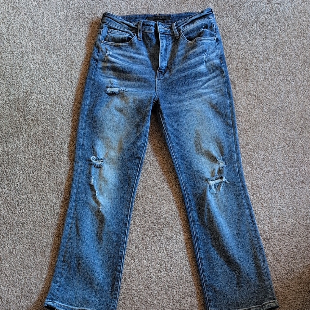 Social Threads Risen Blue Distressed Women Jeans. 27. Straight Leg Ankle.